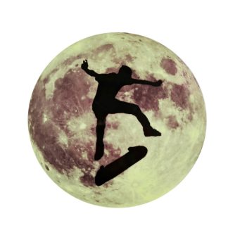 Stor selvlysende måne wallsticker. 30 cm. Tricks på skateboard.